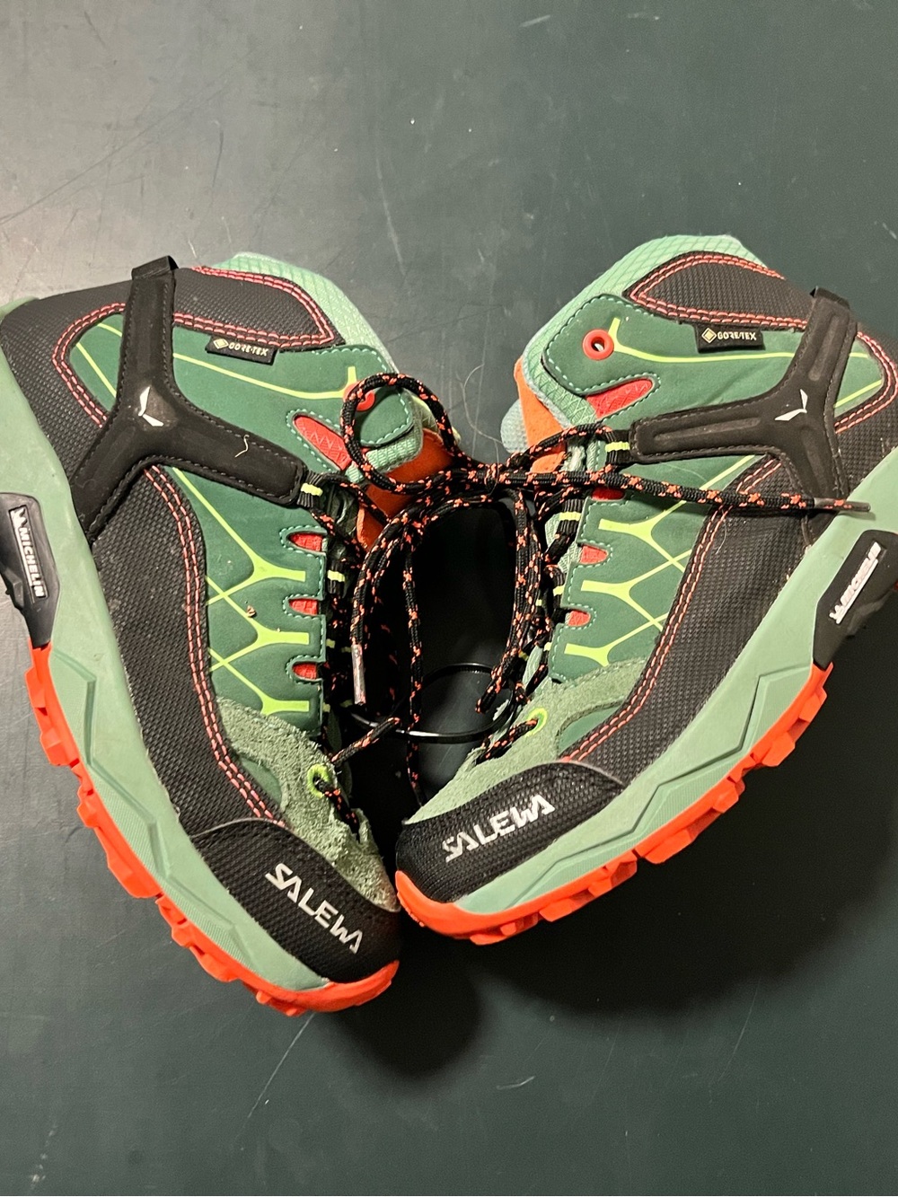 Size 2.5 Salewa kids hiking shoes vguc